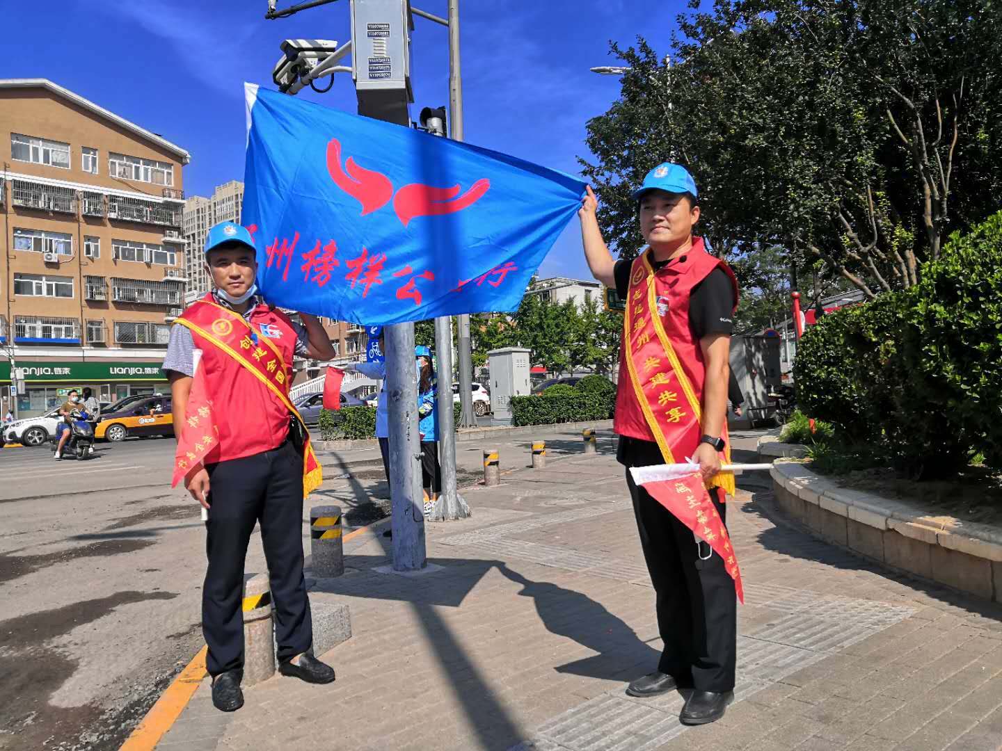 <strong>男生把坤坤伸进女生逼里面的视频</strong>